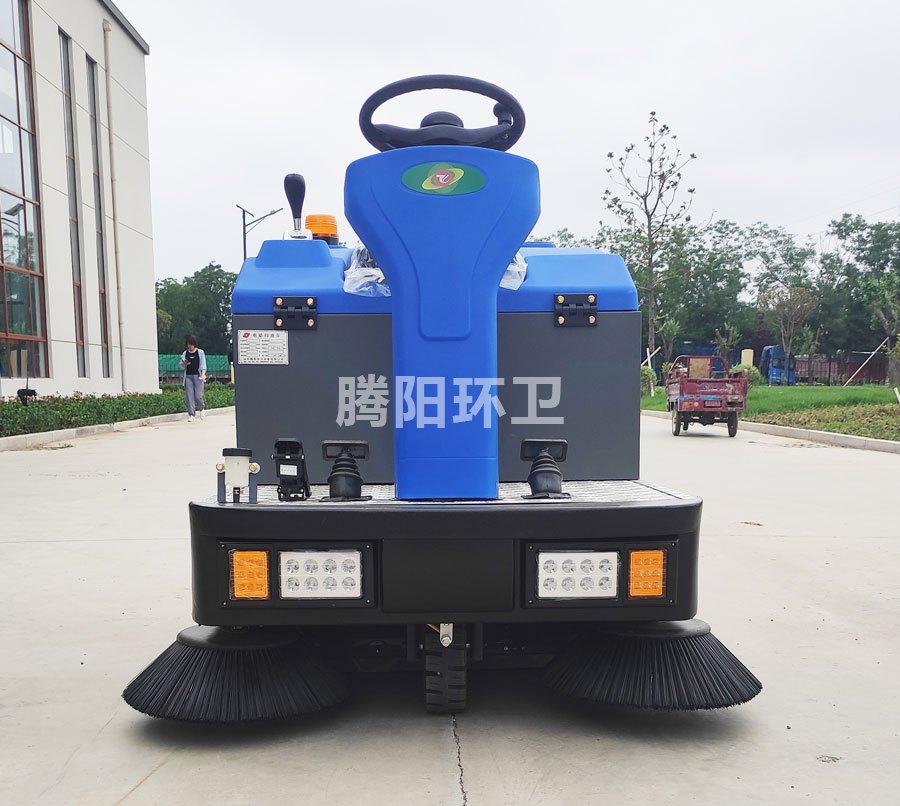 電動駕駛式掃地車